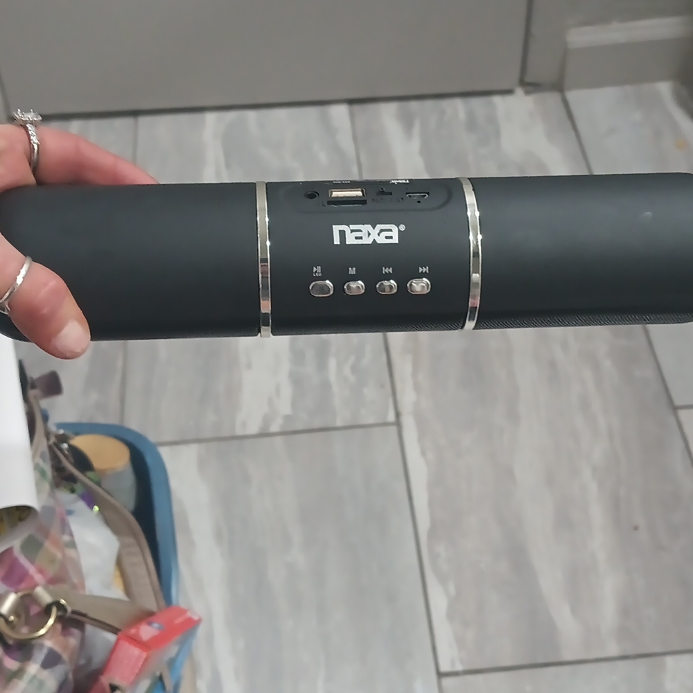 Bluetooth speaker naxa model all Black 5v-.5 amp